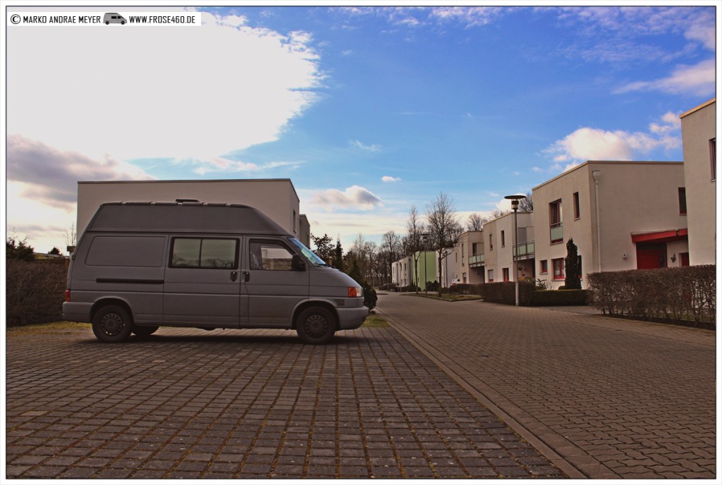 Der Laternenpfahl in der Bauhaussiedlung Celle, Niedersachsen (Roadtrip&nbsp;Moments)